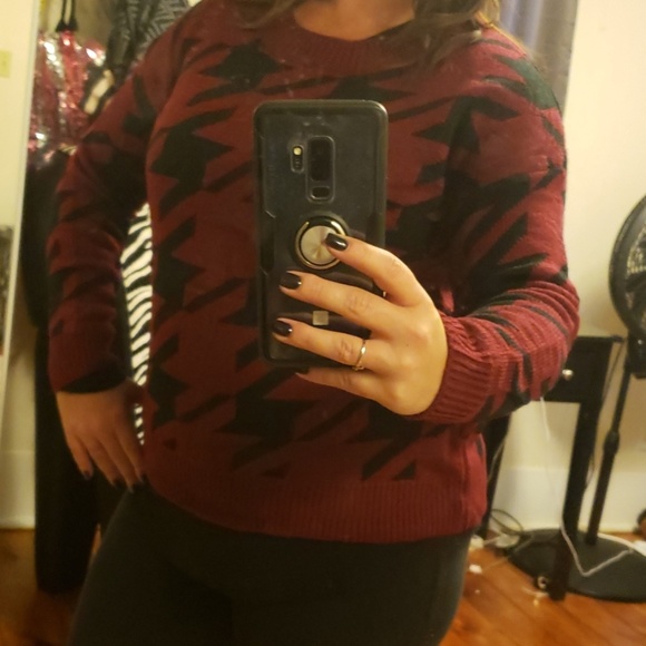 Geo Print Sweater. New Boutique. Adorable! - Picture 8 of 8